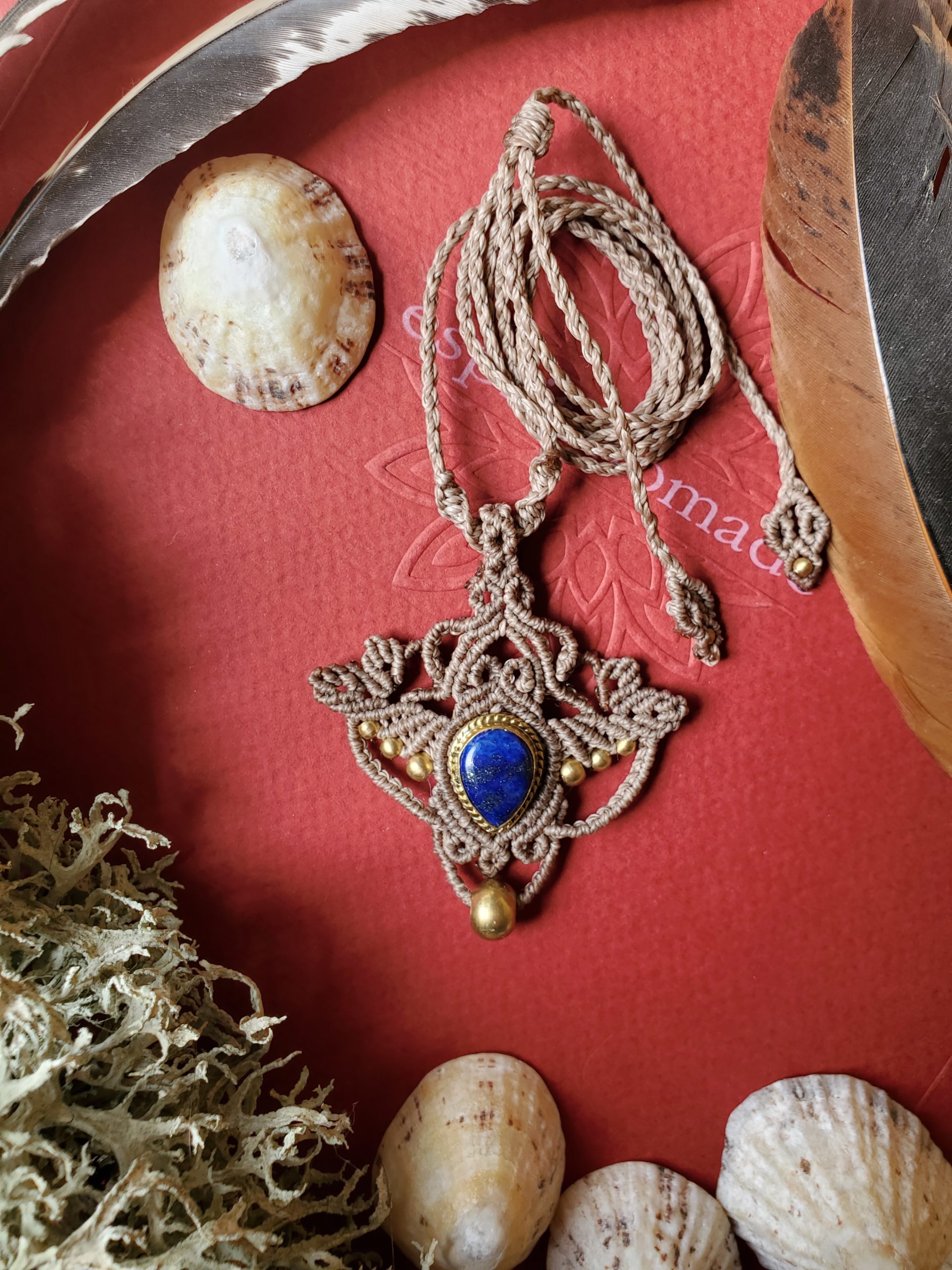 pendentif macramé lapi-lazuli sable